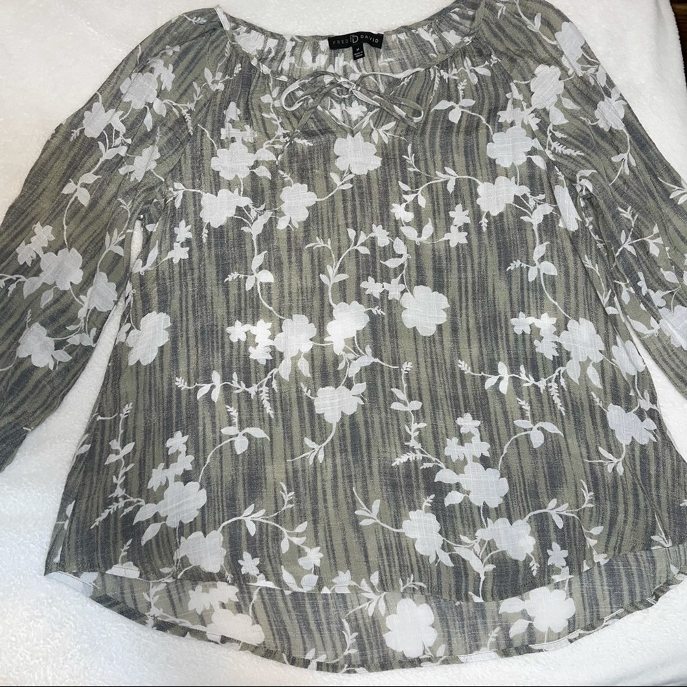Women’s Blouse, Size Medium